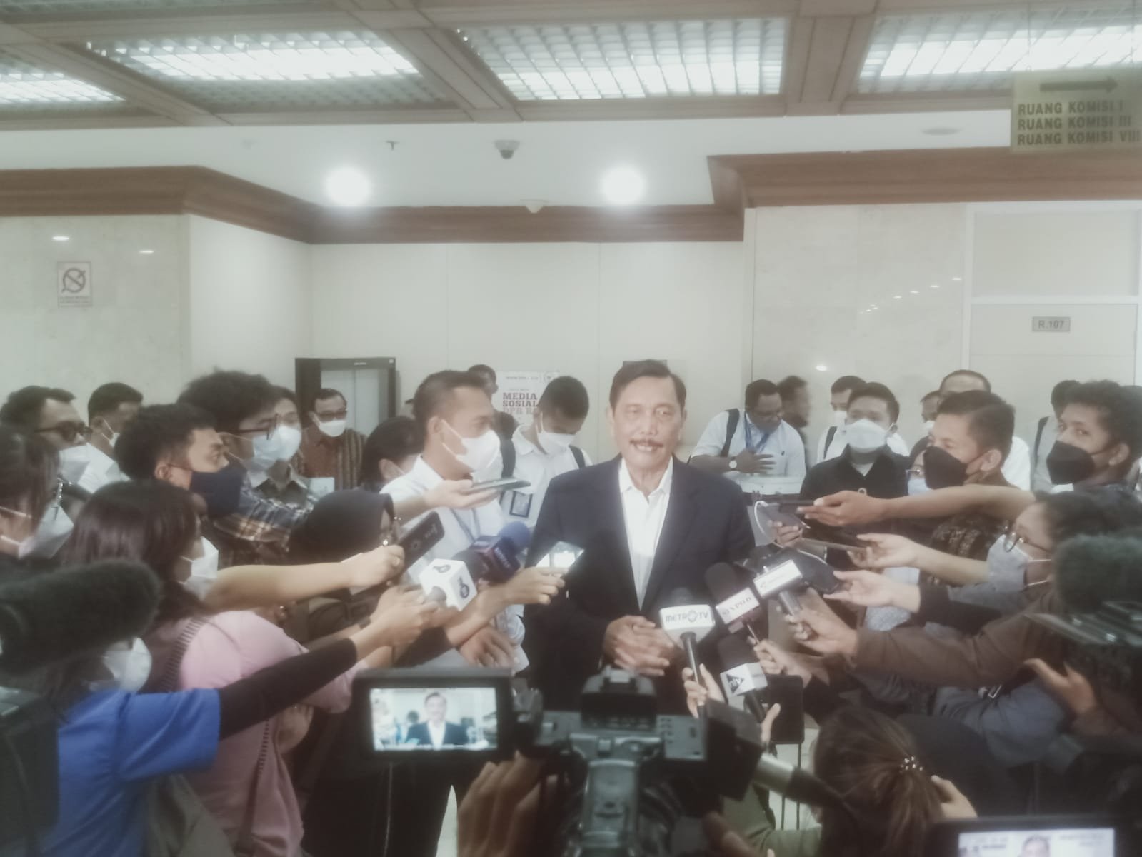 Kabar Luhut Binsar Panjaitan di Gedung DPR RI