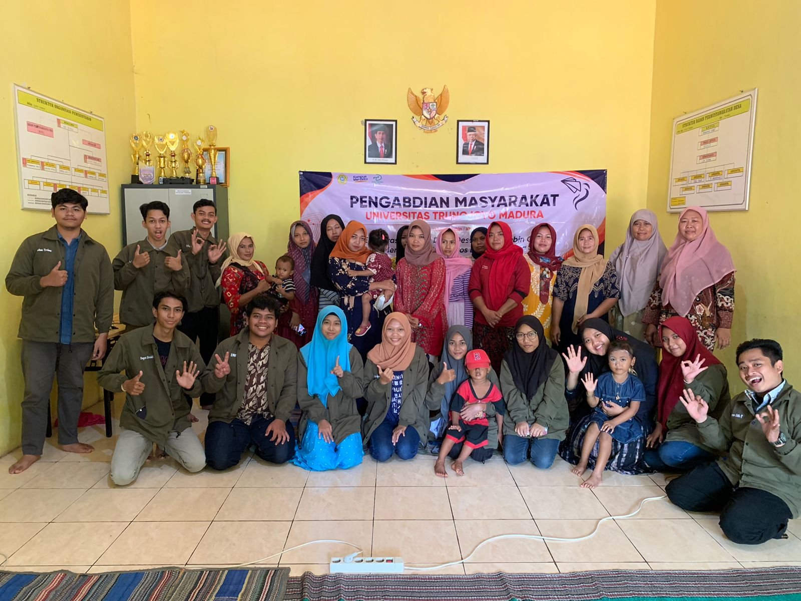 Mahasiswa UTM Ajak UMKM Desa Mengenal Promosi dan Pemasaran Produk Lokal