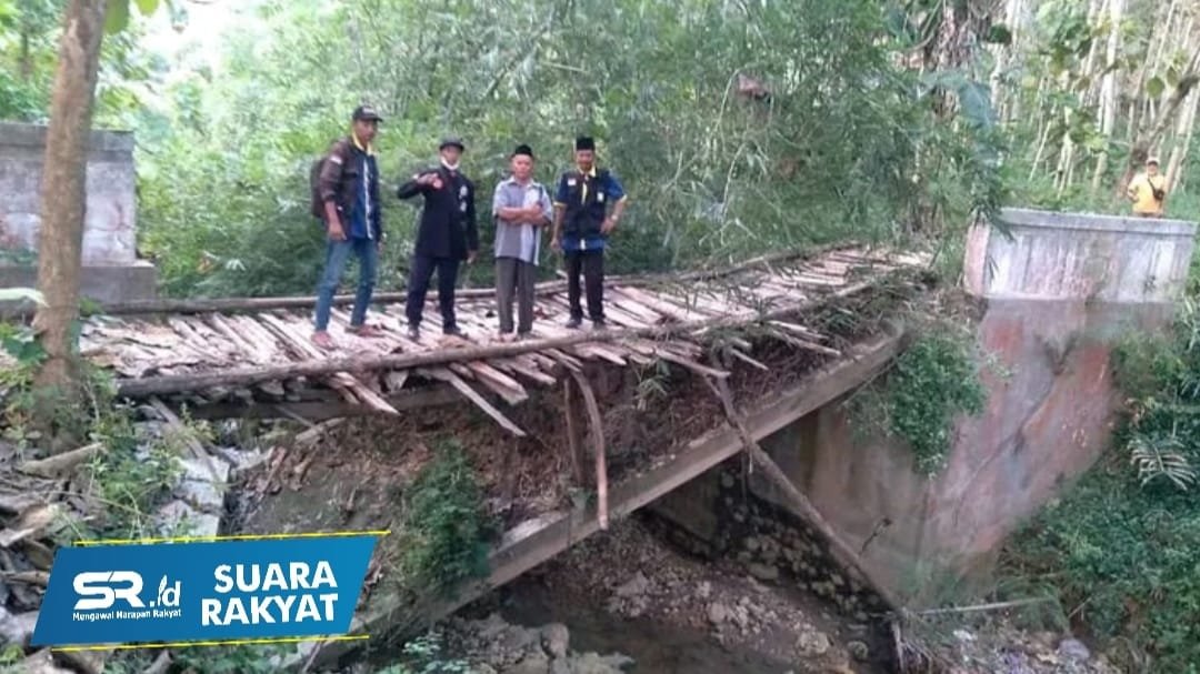 Meninjau Jembatan Ambruk di Desa Kemadohbatur Grobogan