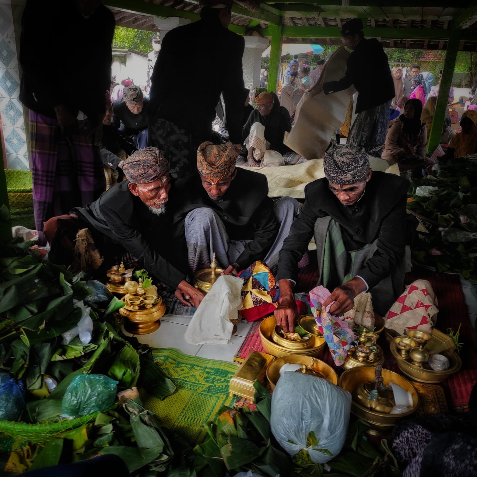 tradisi Nyadar masyarakat petani garam Desa Pinggir Papas, Sumenep.