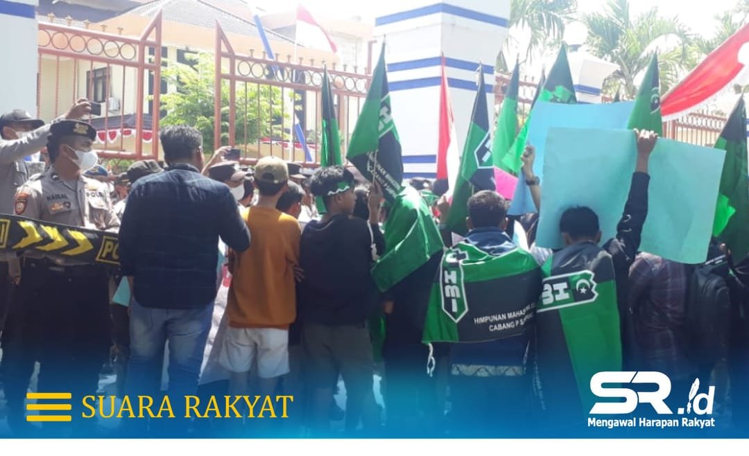 Aksi Demo HMI di Depan Gedung DPRD Sampang