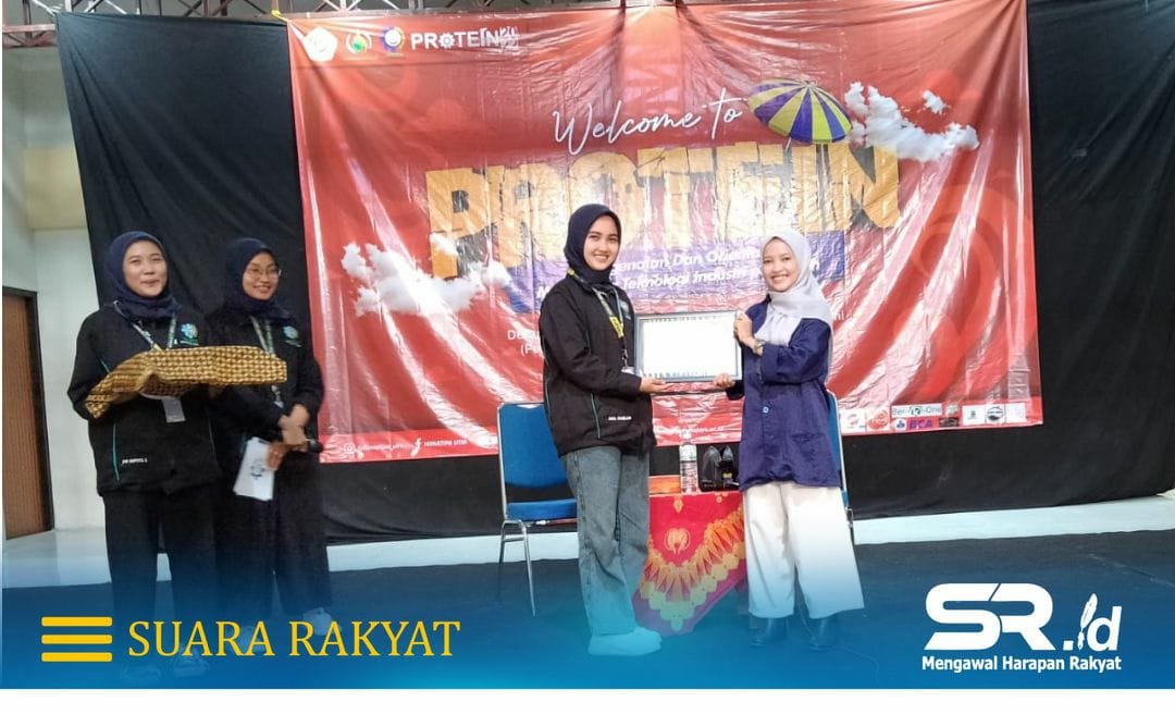 pemberiaan penghargaan kepada pemateri MAWAPRES