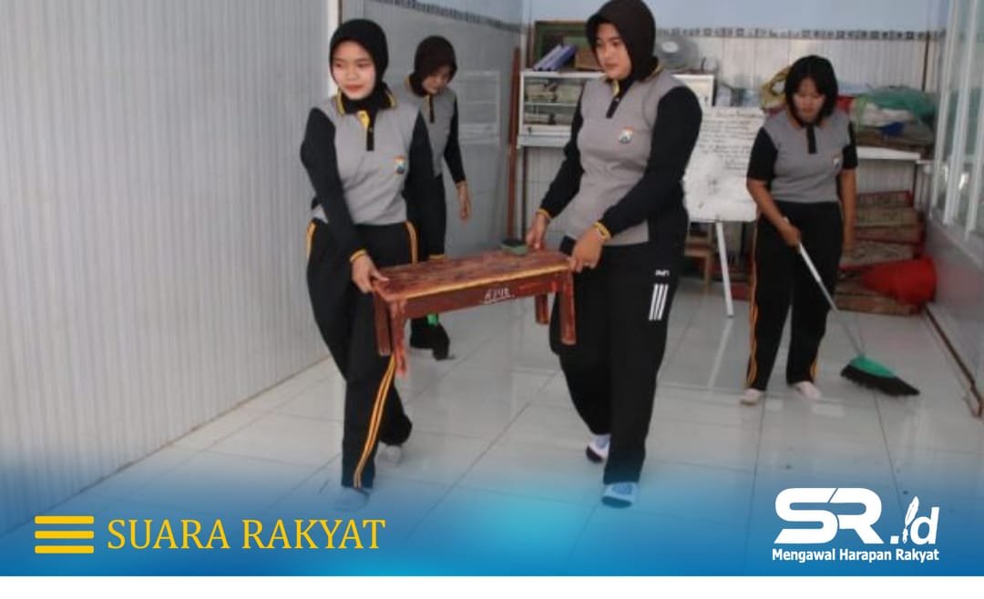 Srikandi Polres Sumenep Bersih-Bersih Masjid