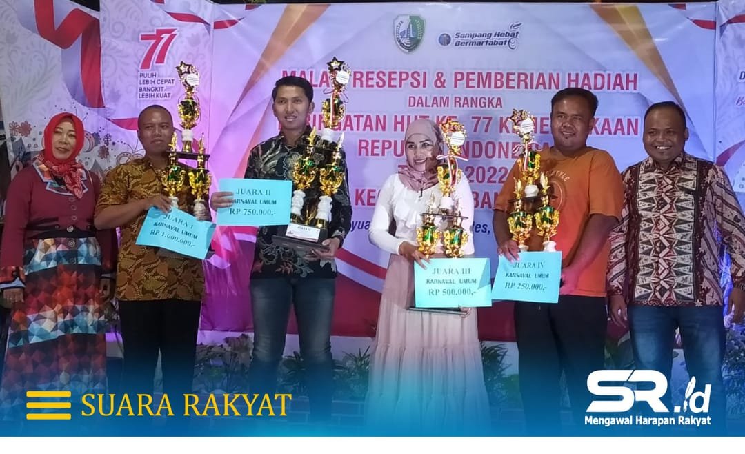 Pemberian penghargaan kepada pememang lomba HUT RI, Kecamatan Banyuates