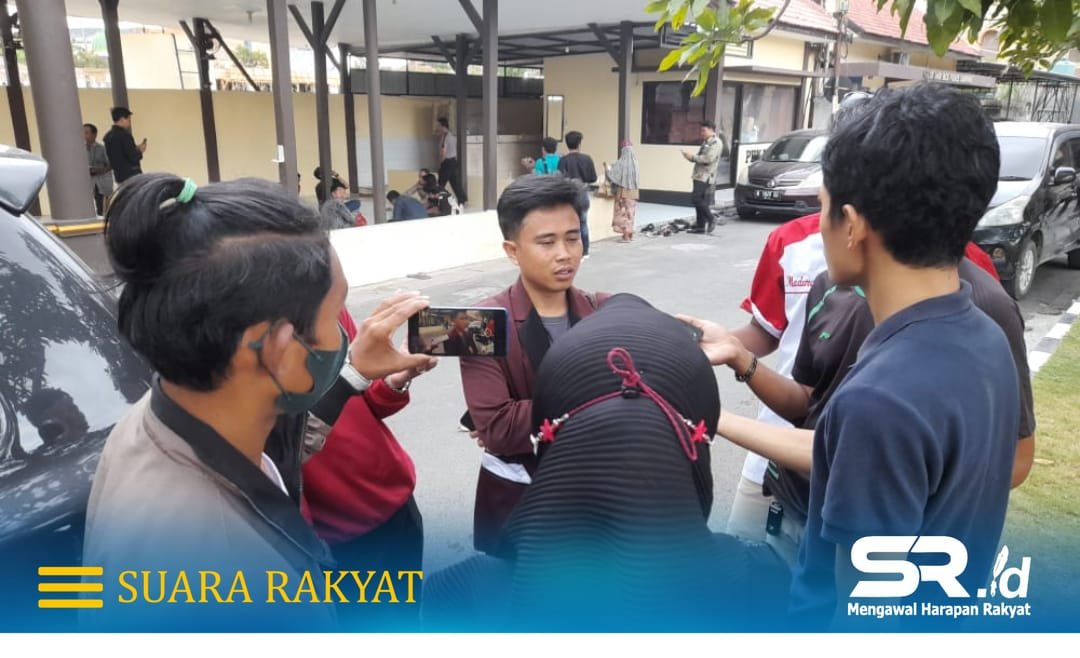 Syaiful Bahri saat dimintai keterangan oleh awak media