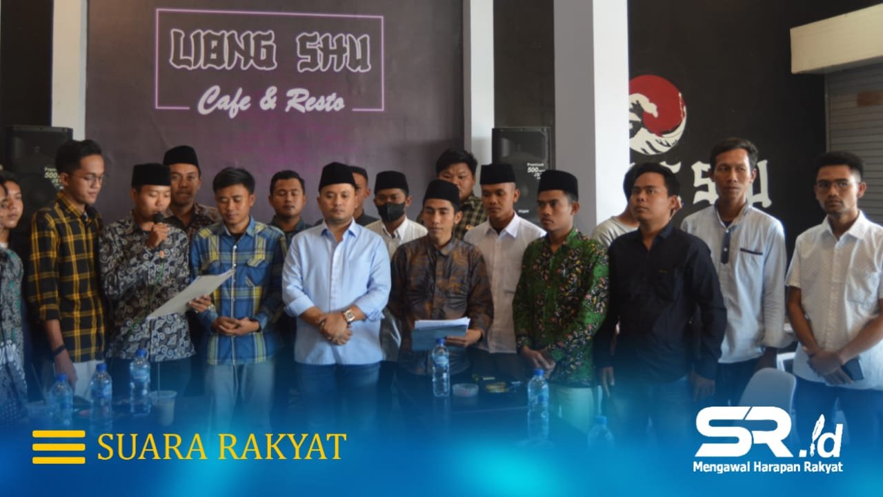 Aliansi Mahasiswa dan Pemuda Madura Bergerak (AMPM) dengan BEM Sampang dan Pamekasan saat membacakan tuntutannya