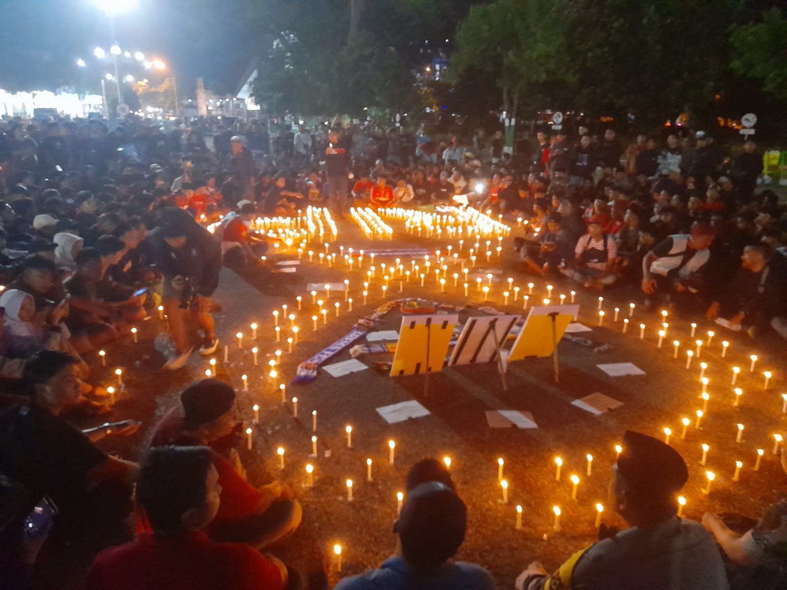 Suporter Pamekasan Gelar Aksi Solidaritas di Monumen Arek Lancor, untuk Tragedi Kanjuruhan
