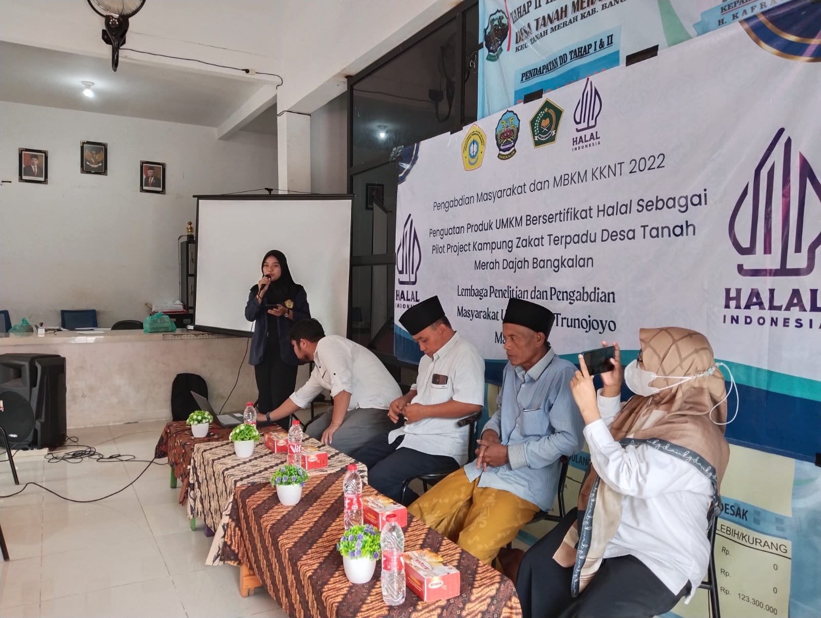 Team ABDIMAS UTM, Gencar Lakukan Edukasi dan Pendampingan Sertifikasi Halal UMKM