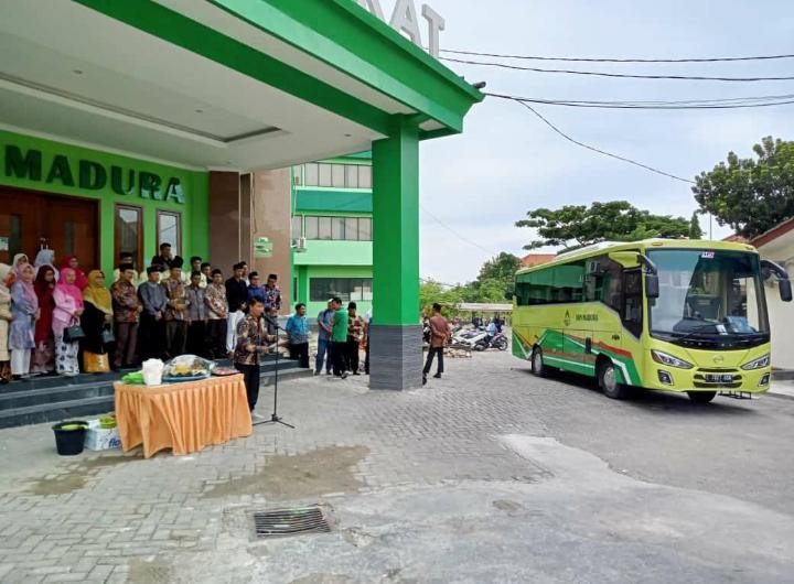Keren, Tingkatkan Kualitas dan Kapasitas Keilmuan, IAIN Madura Luncurkan Bus Baru