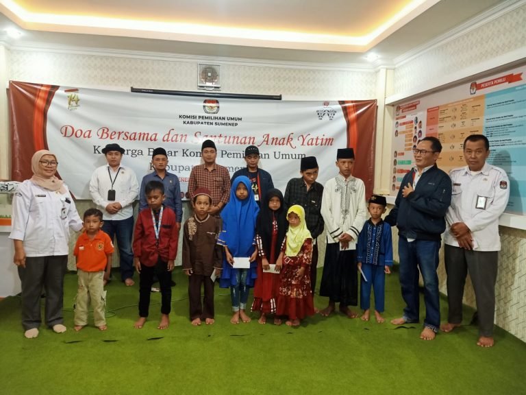 KPU Sumenep Santuni Anak Yatim