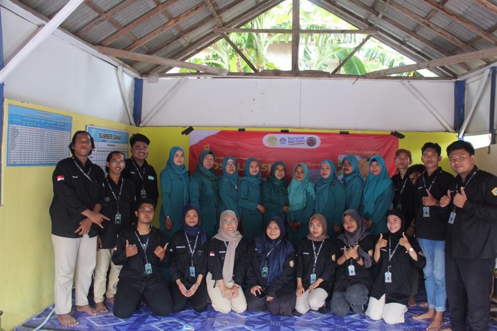 Berdayakan Masyarakat, Abdimas kelompok 40 UTM Beri Pelatihan Budidaya Sayuran Hidroponik 2 Berdayakan Masyarakat, Abdimas kelompok 40 UTM Beri Pelatihan Budidaya Sayuran Hidroponik