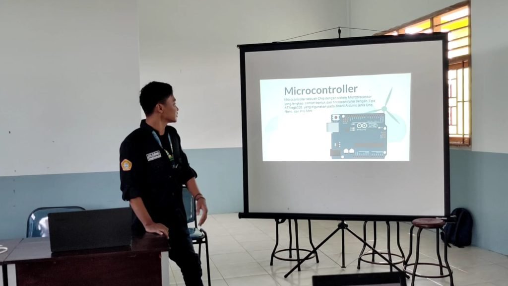 Kenalkan Teknologi Microcontroller Jenis Arduino, Mahasiswa ABDIMAS UTM beri Pelatihan Menuju Desa Digital 2 Kenalkan Teknologi Microcontroller Jenis Arduino, Mahasiswa ABDIMAS UTM beri Pelatihan Menuju Desa Digital