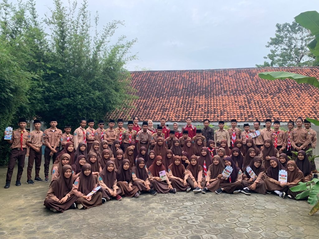 Duta Wisata Kacong Cebbing Sampang Beri Edukasi Sapta Pesona, Tingkatkan Generasi Sadar Wisata