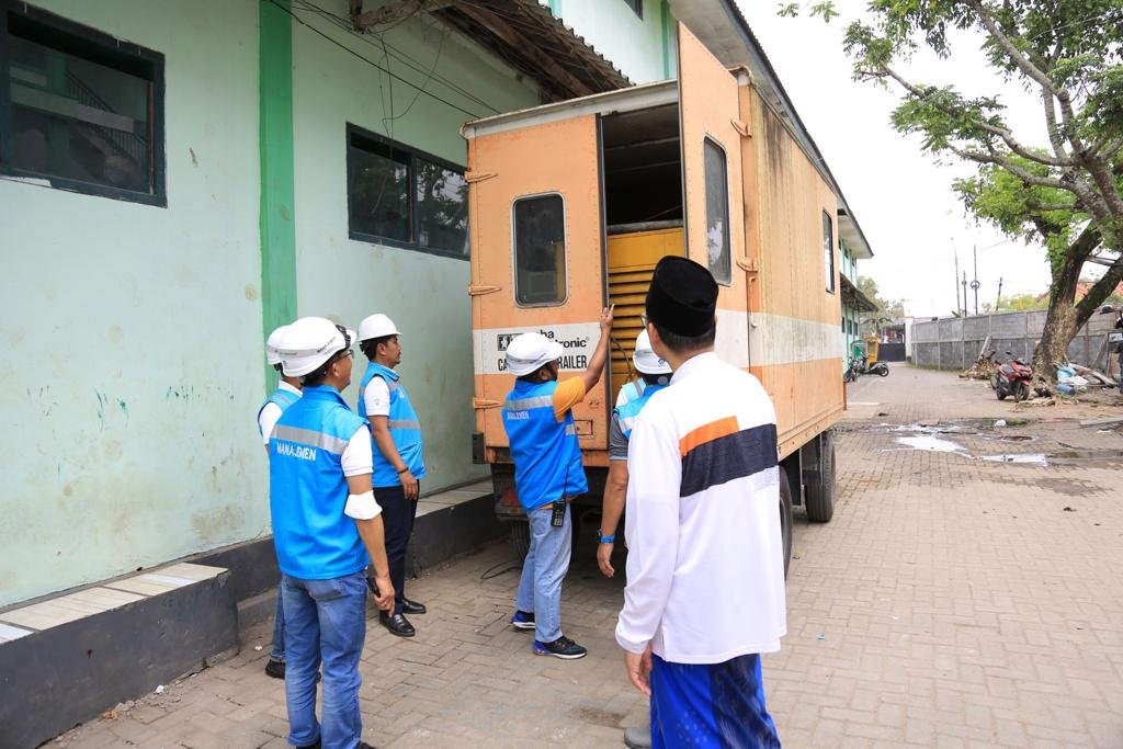 PLN Operasikan 96 Unit Genset Mobile, Upayakan Listrik Madura Tetap Menyala