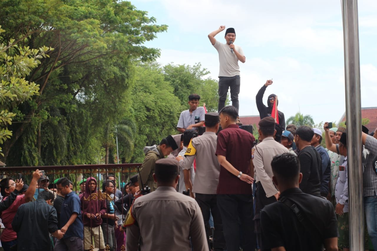Sekjen Pimpinan Wilayah Generasi Muda Pembangunan Indonesia (PW GMPI) Jawa Timur Ditengah Orasi. (Foto/idr)