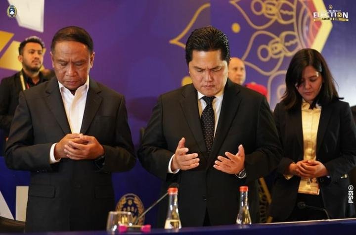 Erick Thohir saat melakukan doa bersama untuk kemajuan sepak bola Indonesia (foto/IG/PSSI).