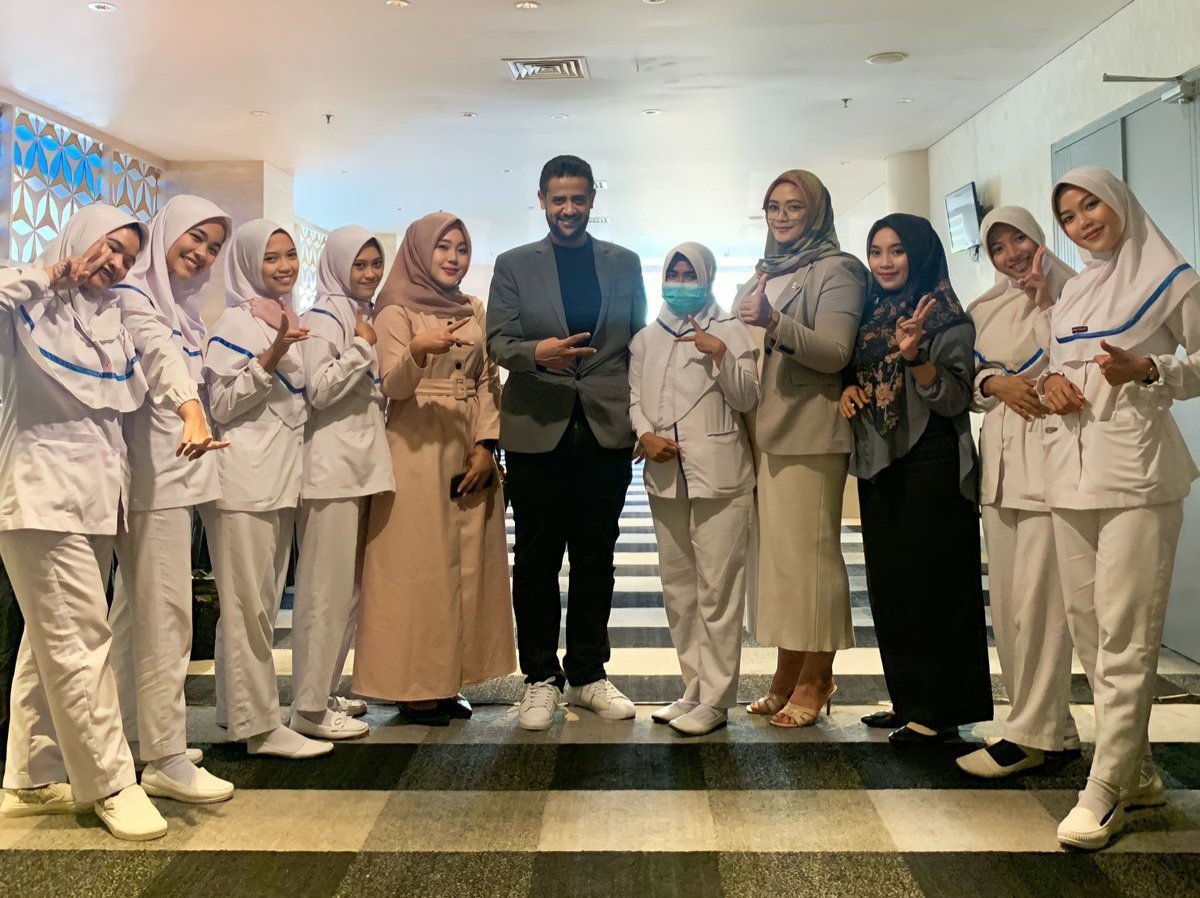 Dokumentasi foto saat selesai interview di Hotel Crown Prince Surabaya (foto/idr).