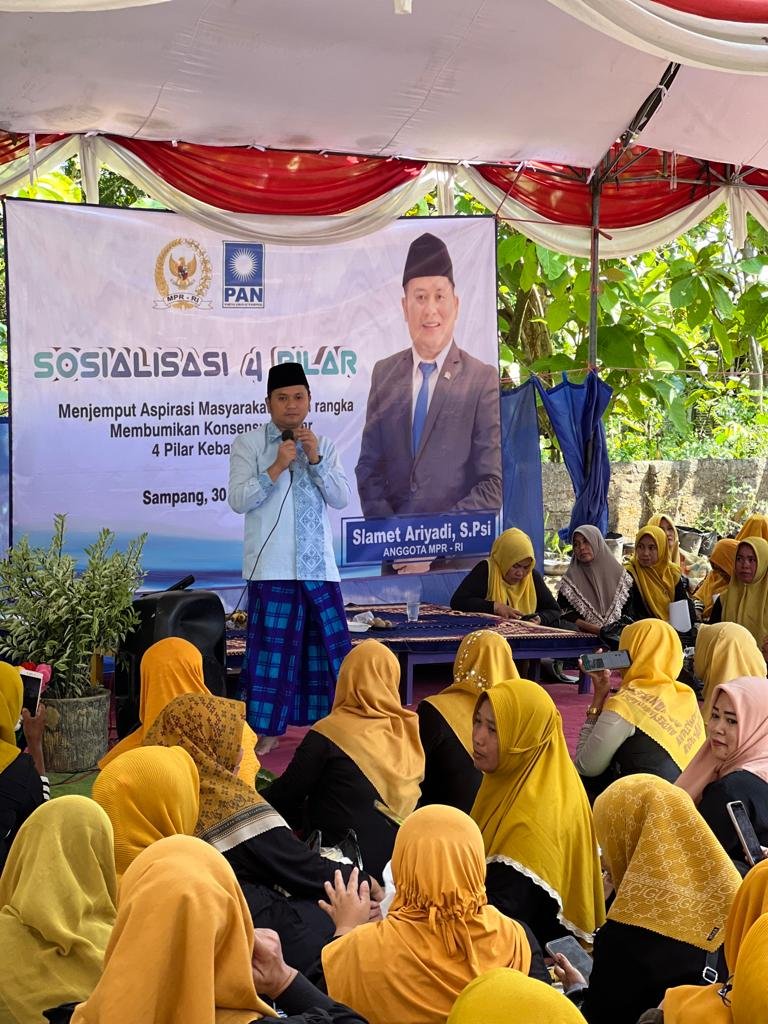 Anggota MPR RI, Slamet Ariyadi saat memaparkan sosialisasi empat pilar kebangsaan. Selasa (30/5).