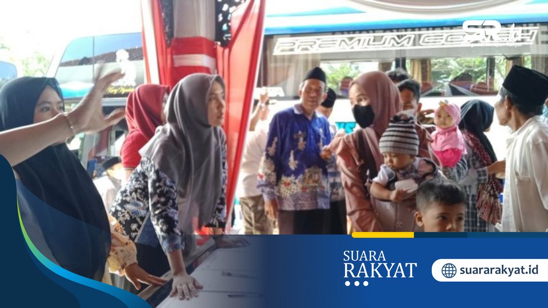 Warga Sampang yang semula penganut Syiah tiba di pendopo Sampang, Kamis (4/5).