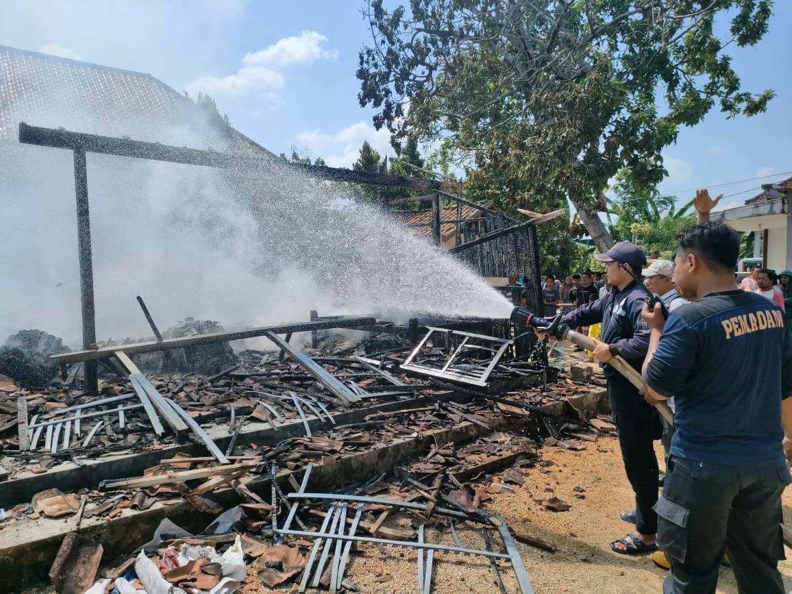 Kondisi rumah warga setelah hangus terbakar. Foto: Istimewa