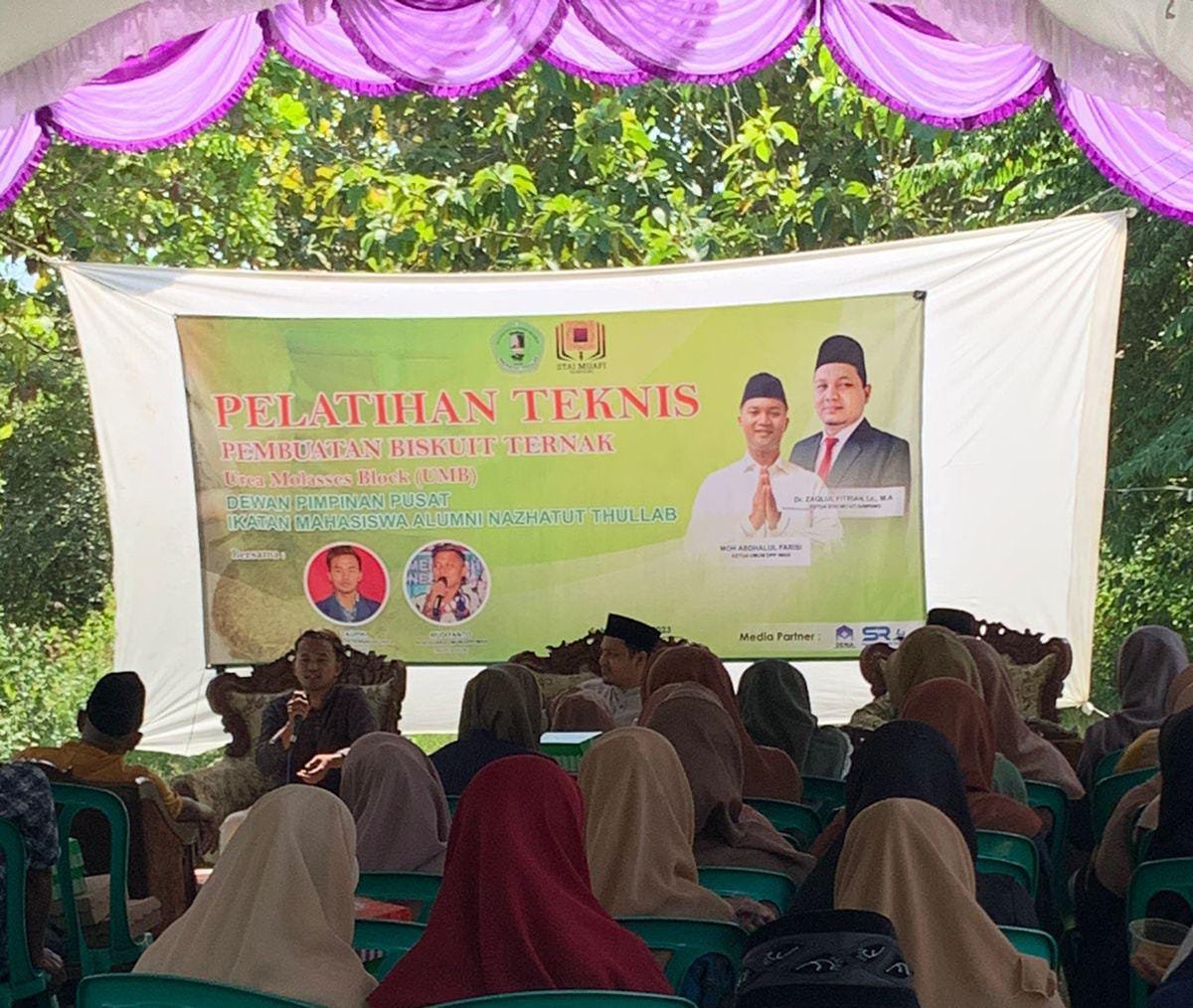 Antusias peserta saat menyimak penyampaian materi pembuatan biskuit ternak Urea Molasses Block (UMB), Sabtu (3/6).
