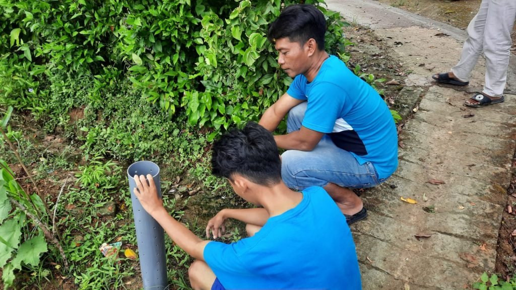Atasi Kelangkaan Pupuk di Desa Somalang, Kelompok 43 Pengabdian Masyarakat UTM Beri Pelatihan Pembuatan Biopori 2 Atasi Kelangkaan Pupuk di Desa Somalang, Kelompok 43 Pengabdian Masyarakat UTM Beri Pelatihan Pembuatan Biopori