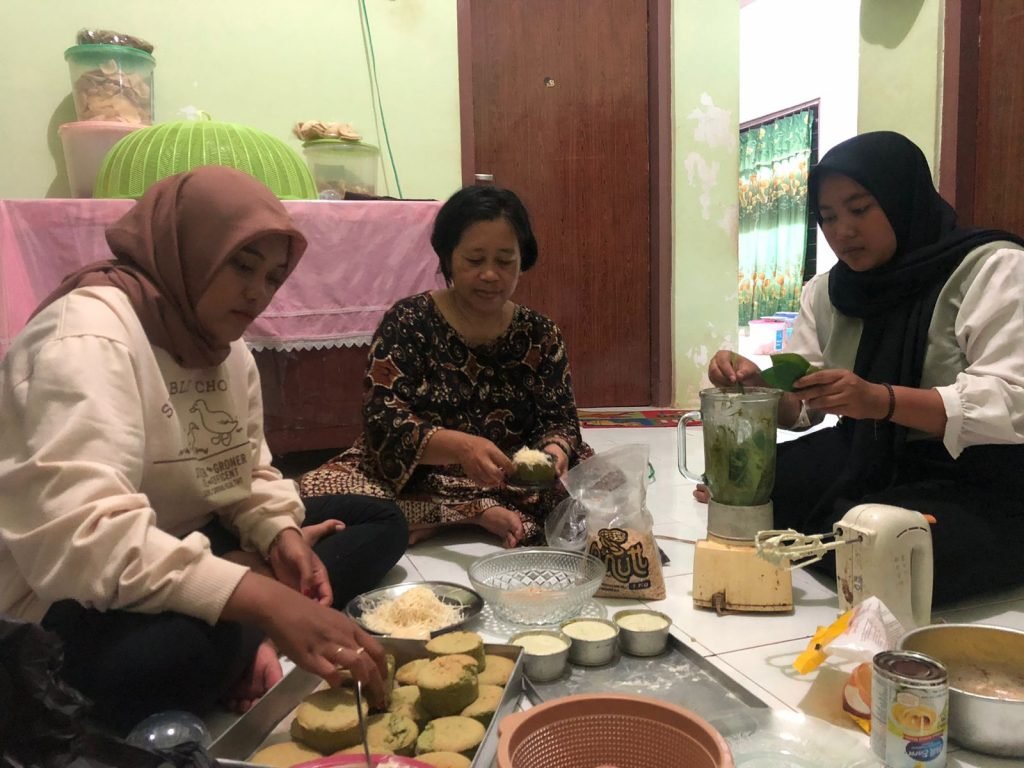 Tim Pengabdian Masyarakat UTM Kelompok 60 Optimalkan Pemanfaatan Mangrove di Desa Palasa 2 Tim Pengabdian Masyarakat UTM Kelompok 60 Optimalkan Pemanfaatan Mangrove di Desa Palasa