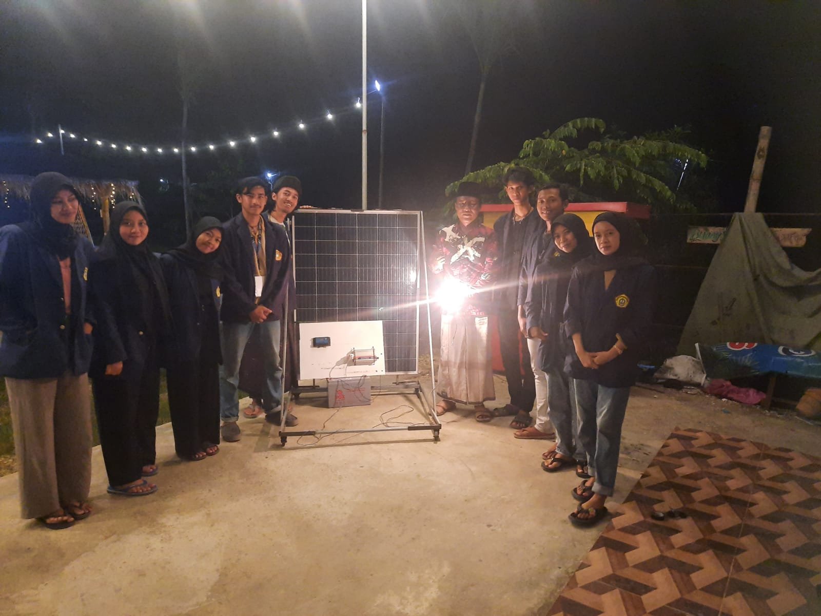 Pengabdian Masyarakat Kelompok 01 UTM, Manfaatkan Teknologi Panel Surya Sebagai Penerang Desa Wisata Gubuk Apung Astapah