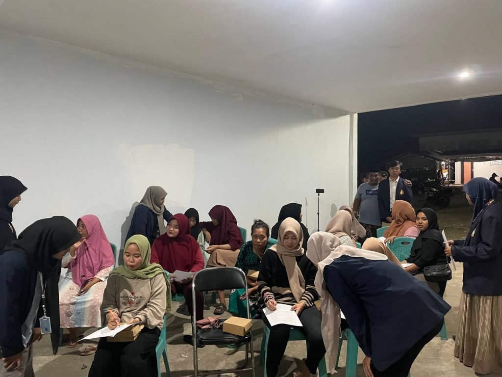 Branding Produk UMKM Lokal, Tim Pengabdian Masyarakat Kelompok 5 UTM Beri Sosialisasi Digital Marketing 2 Branding Produk UMKM Lokal, Tim Pengabdian Masyarakat Kelompok 5 UTM Beri Sosialisasi Digital Marketing