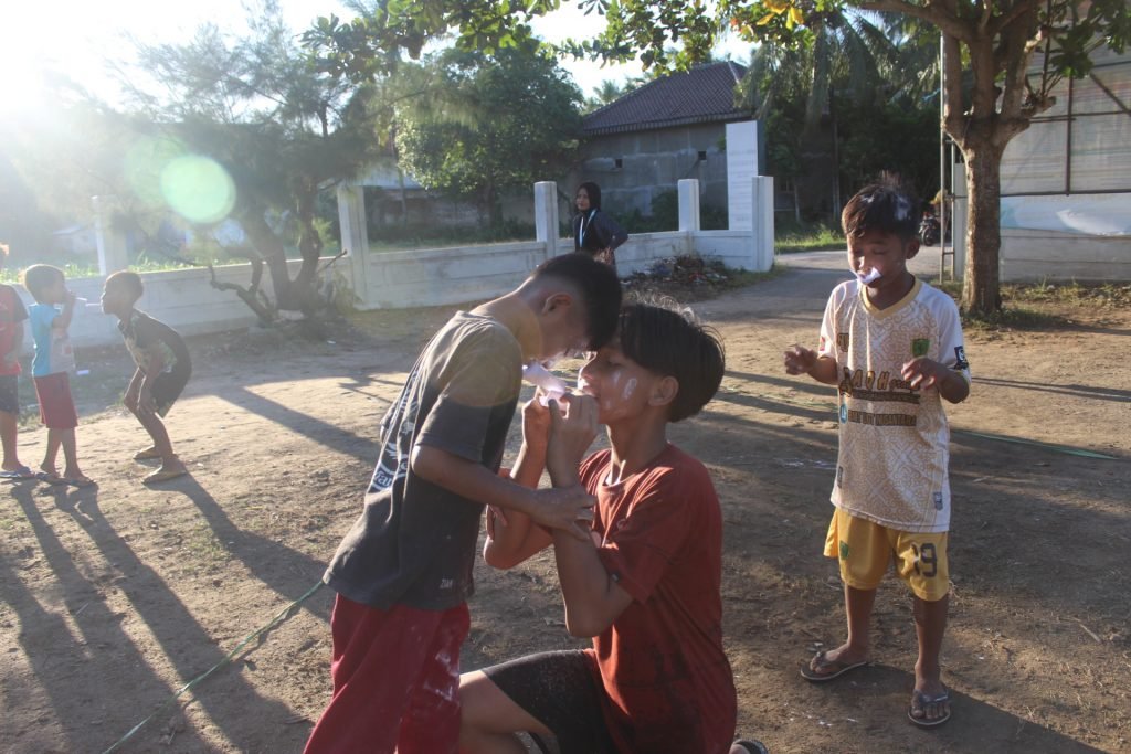 Kembangkan Psikomotorik Anak, Kelompok Pengabdian Masyarakat 51 UTM Adakan Outbound Edukatif di Desa Dapenda