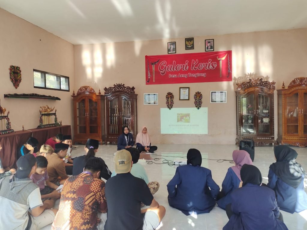 Mahasiswa KKN-T 62 UTM Adakan Pelatihan Pupuk Kompos dari Limbah Keris di Desa Aeng Tong-Tong