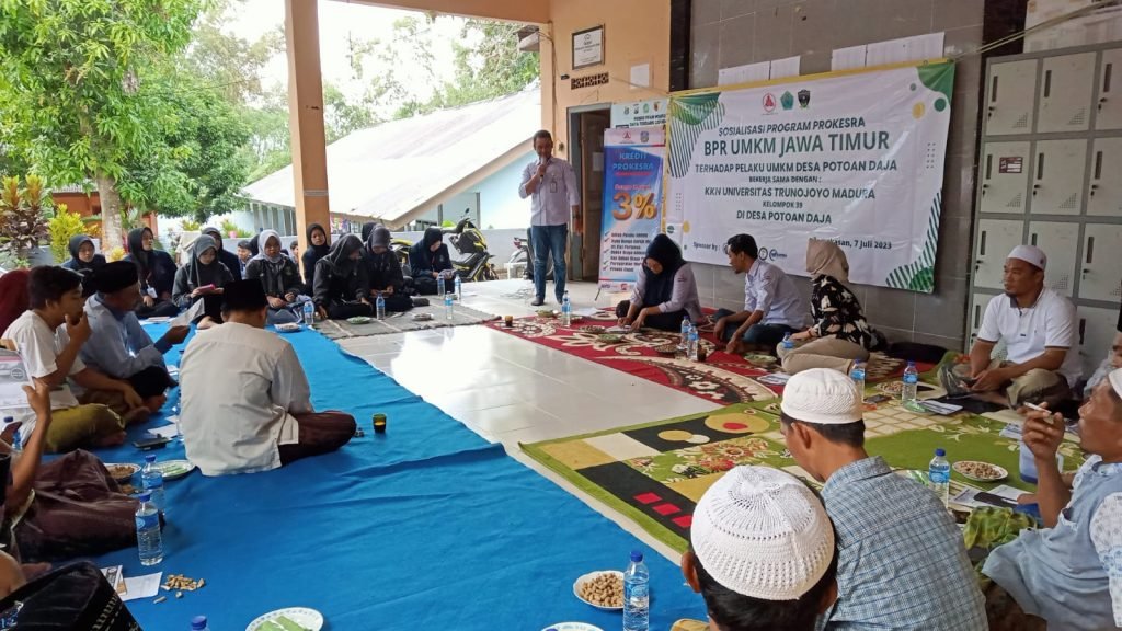 Gandeng BPR UMKM JATIM, Pengabdian Masyarakat Kelompok 39 UTM Sukses Gelar Sosialisasi Prokesra