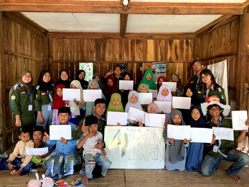 Tim KKN-T 41 UTM, Launching Rumah Belajar Seni di Desa Bungbaruh 2 Tim KKN-T 41 UTM, Launching Rumah Belajar Seni di Desa Bungbaruh