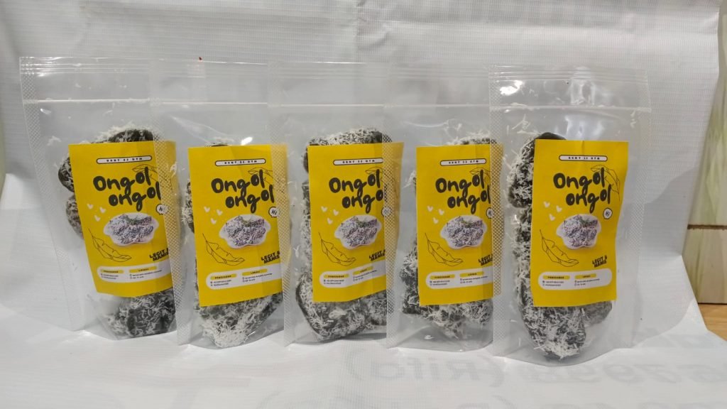 Kreatif, Mahasiswa Pengabdian Masyarakat Kelompok 53 UTM Manfaatkan Klaras Pisang Sebagai Pewarna Alami 2 Kreatif, Mahasiswa Pengabdian Masyarakat Kelompok 53 UTM Manfaatkan Klaras Pisang Sebagai Pewarna Alami