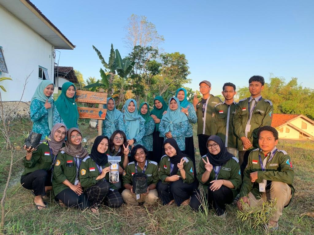 Pengabdian Masyarakat Kelompok 41 UTM, Aktifkan Kembali Apotek Hidup di Desa Bungbaruh