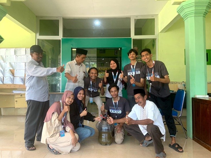 Mahasiswa Pengabdian Masyarakat UTM Kelompok 59 Manfaatkan Kotoran Sapi Jadi Biogas