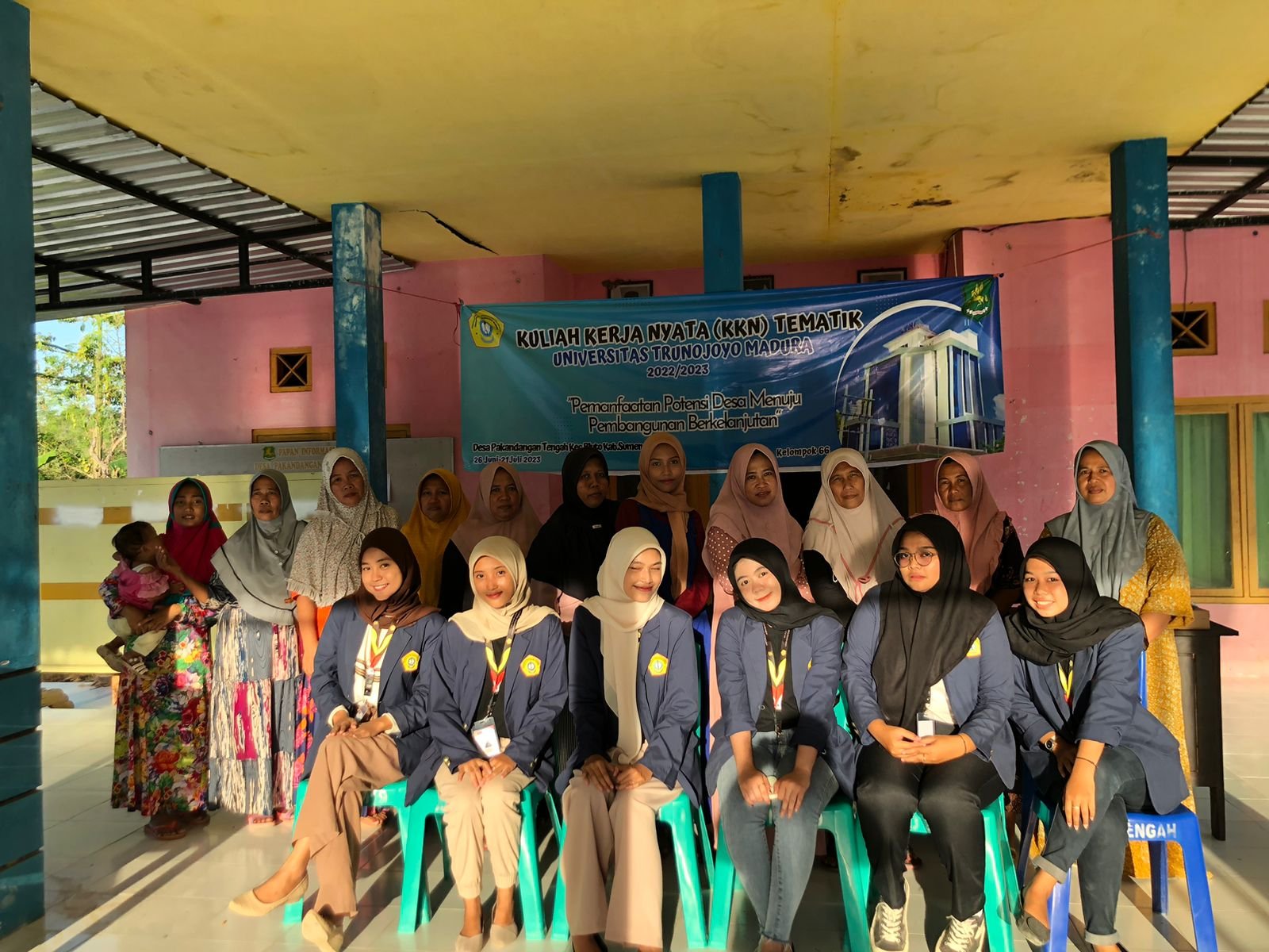 Mahasiswa Pengabdian Masyarakat Kelompok 66 UTM Manfaatkan Cabe Jamu Jadi Teh Herbal yang Kaya Khasiat