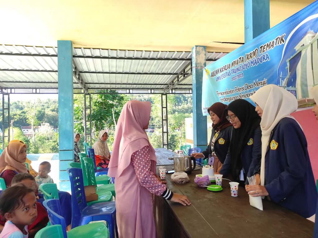 Mahasiswa Pengabdian Masyarakat Kelompok 66 UTM Manfaatkan Cabe Jamu Jadi Teh Herbal yang Kaya Khasiat 2 Mahasiswa Pengabdian Masyarakat Kelompok 66 UTM Manfaatkan Cabe Jamu Jadi Teh Herbal yang Kaya Khasiat