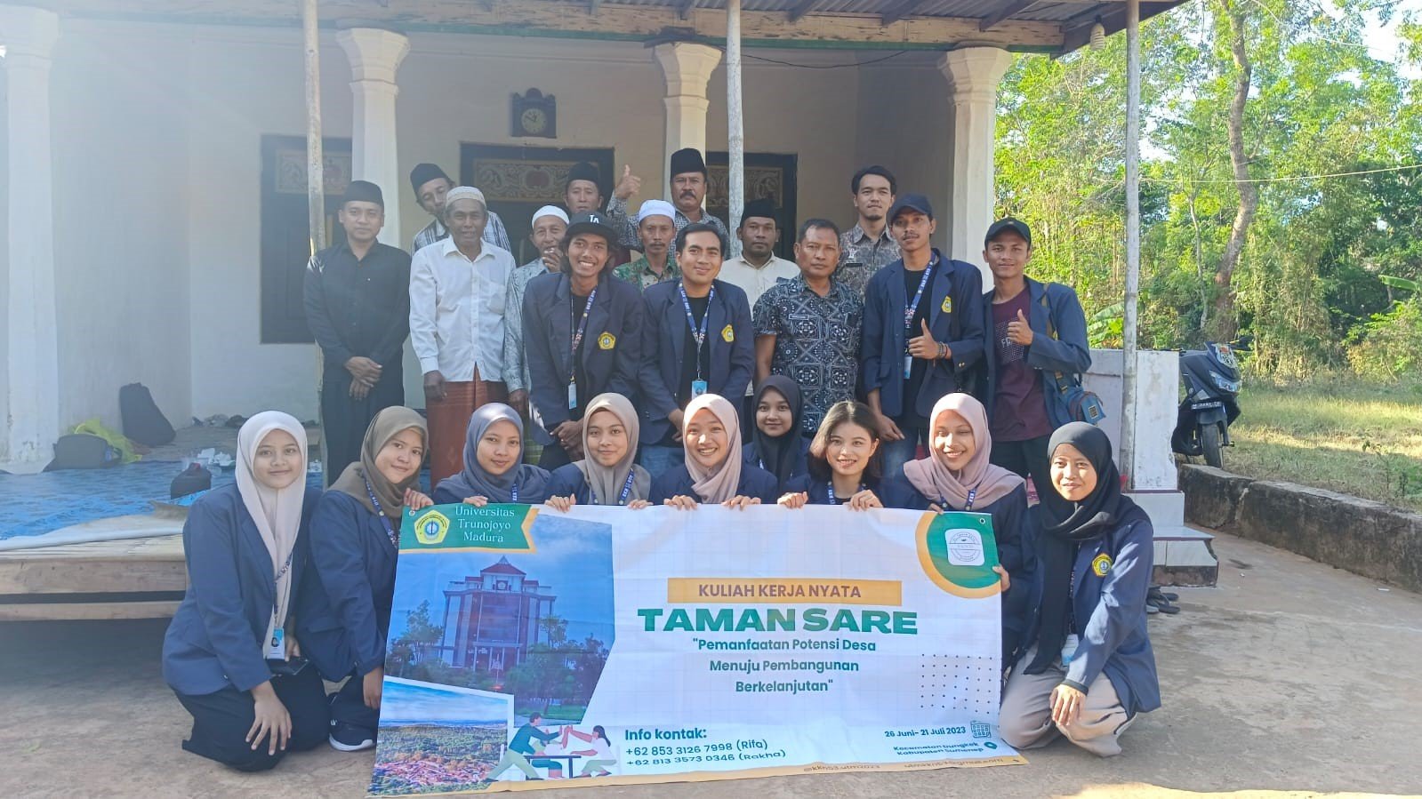 Mahasiswa Pengabdian Masyarakat Kelompok 53 UTM Manfaatkan Daun Jati Kering untuk Pembuatan Pupuk Kompos Organik