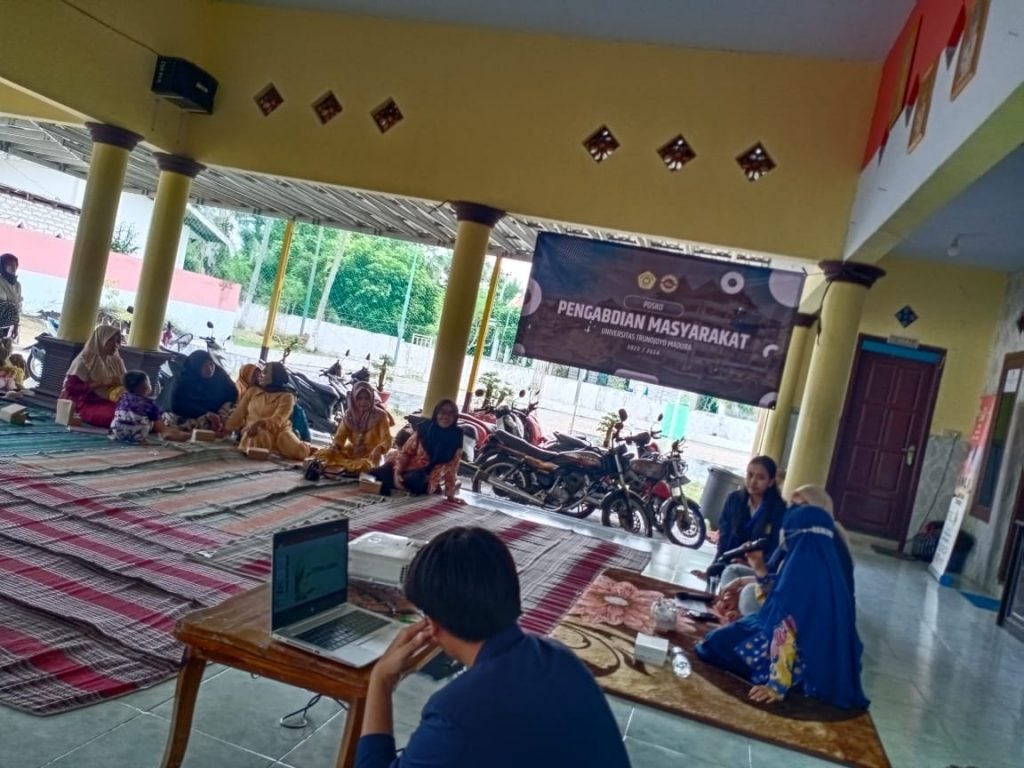 Tim Pengabdian Masyarakat UTM Dorong Pencegahan Stunting di Desa Tanjung 2 Tim Pengabdian Masyarakat UTM Dorong Pencegahan Stunting di Desa Tanjung