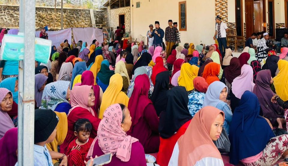 Bertepatan Hari Santri, Legislator Muda Madura Berbagi Kepada Ratusan Kaum Jompo