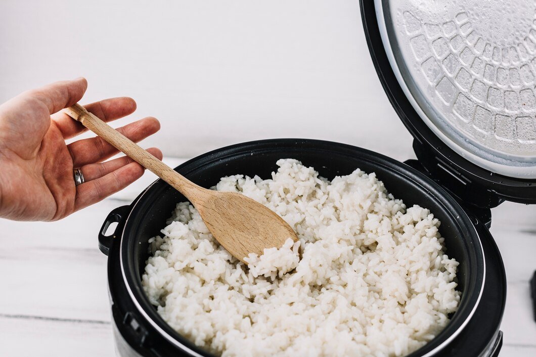 Pemerintah Rencanakan Bagi-Bagi Rice Cooker Gratis untuk Masyarakat