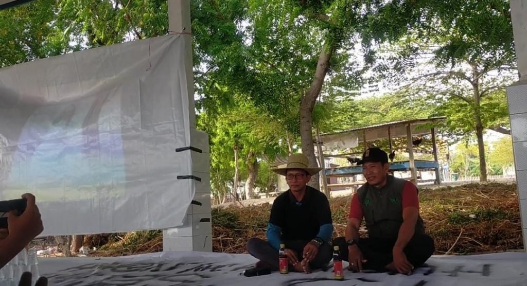 Mahasiswa UTM dan HMJH UNESA Tanam Mangrove bersama Warga di Pantai Jumiang Pamekasan 2 Mahasiswa UTM dan HMJH UNESA Tanam Mangrove bersama Warga di Pantai Jumiang Pamekasan