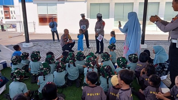 Kenalkan Anak Profesi Polisi, Siswa KB dan TK As-Shabirin Belajar di POLRES Sumenep