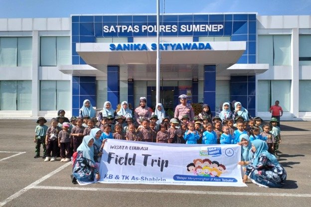 Kenalkan Anak Profesi Polisi, Siswa KB dan TK As-Shabirin Belajar di POLRES Sumenep
