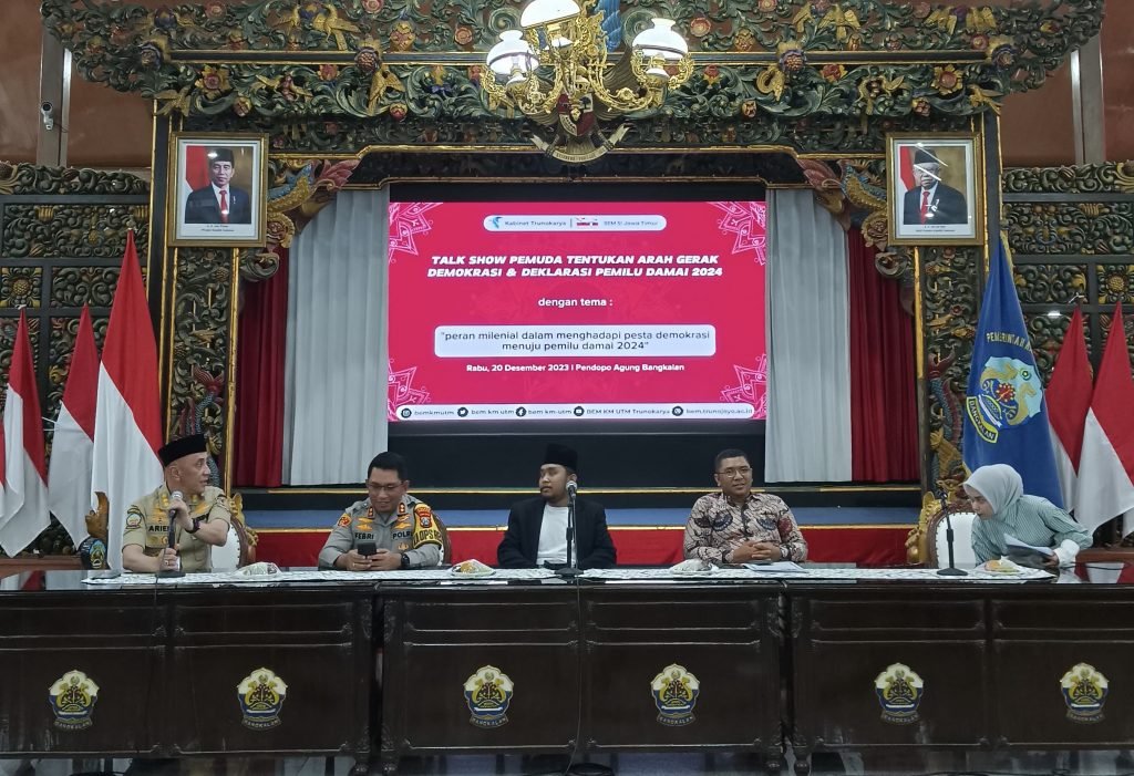 Kolaborasi BEM KM UTM dan BEM SI Jawa Timur Sukseskan Deklarasi Pemilu 2024 Aman dan Damai 2 Kolaborasi BEM KM UTM dan BEM SI Jawa Timur Sukseskan Deklarasi Pemilu 2024 Aman dan Damai