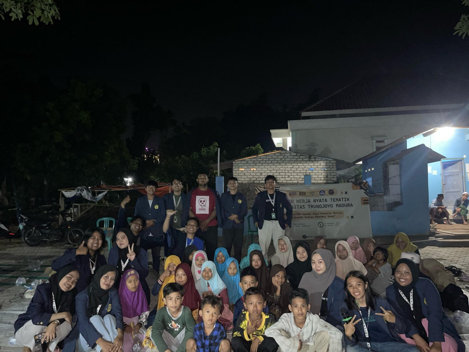 Pengabdian Masyarakat UTM : Sosialisasi Kesadaran Sosial Bagi Anak-anak di Desa Morombuh 