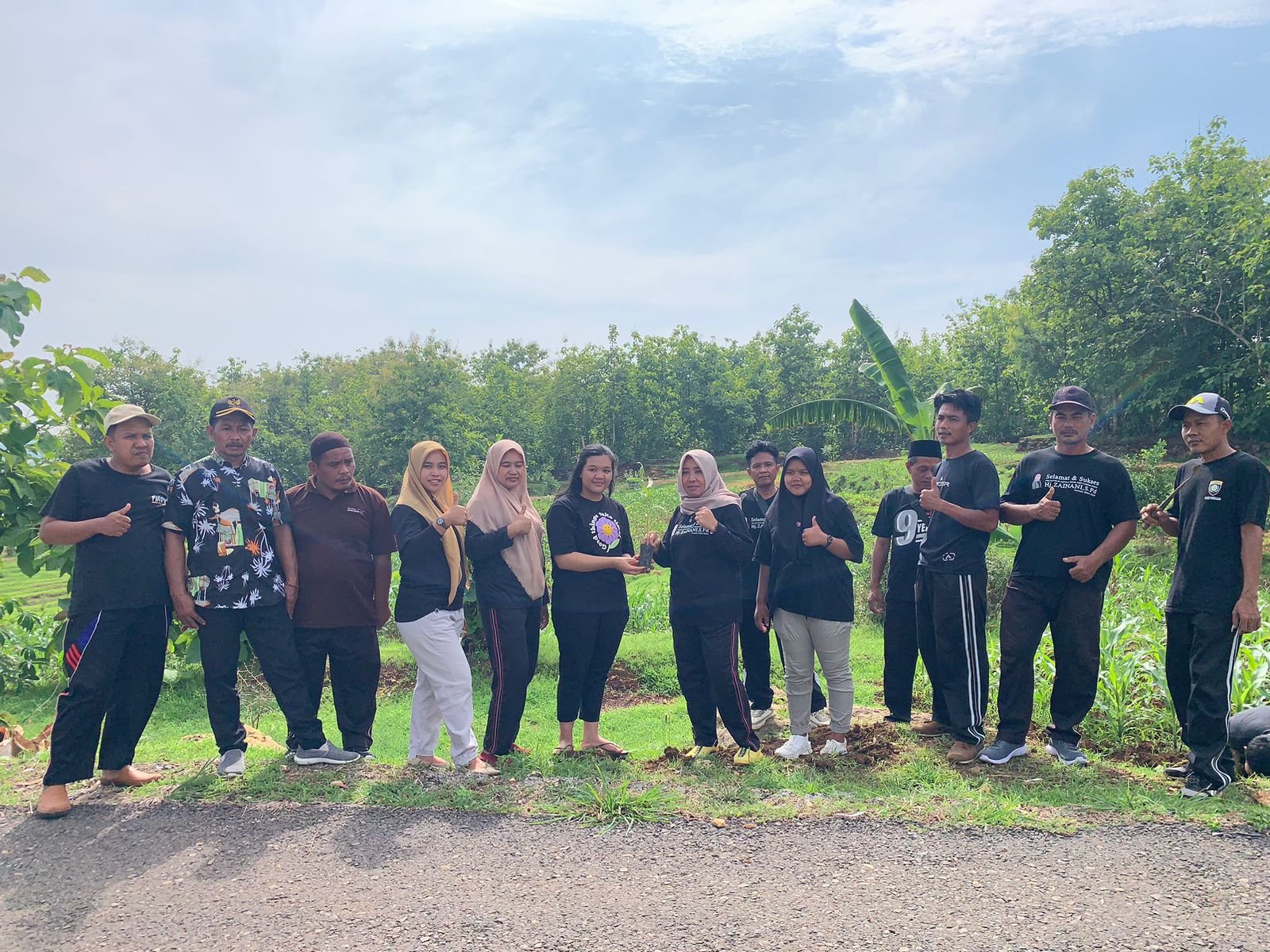 Tim KKN-T 15 UTM Gelar Aksi Penghijauan di Wisata Bukit Kehi Pamekasan