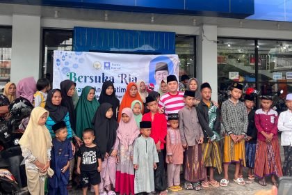 Slamet Ariyadi Membawa Anak Yatim Belanja Baju Lebaran