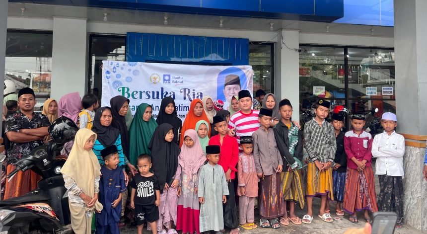 Slamet Ariyadi Membawa Anak Yatim Belanja Baju Lebaran
